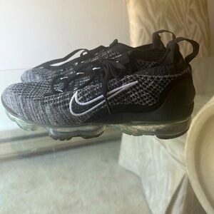 Black white gray. Vapormax  size 7.5